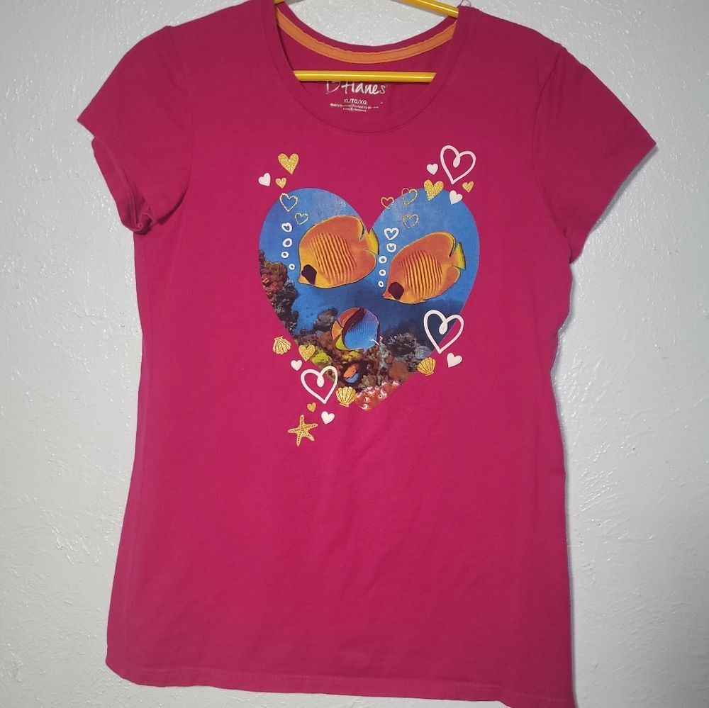 Hanes XL Tee with Fish Heart Graphic